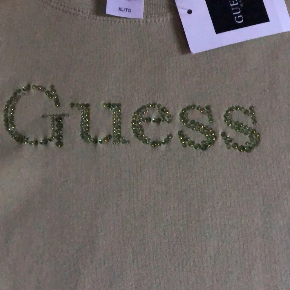Guess t shirt with rhinestone writing - Picture 2 of 3